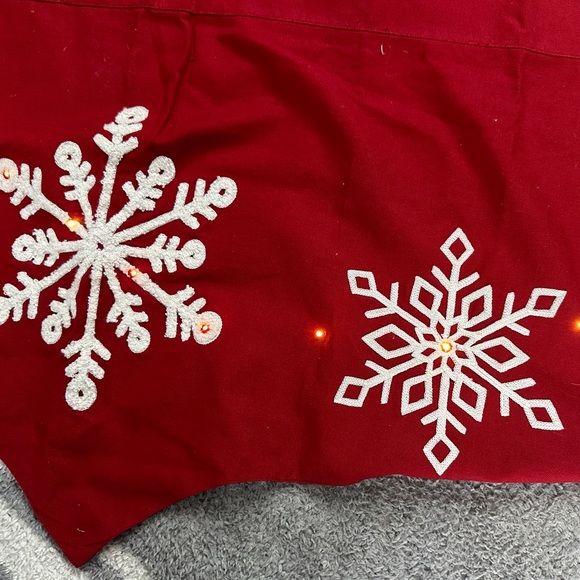 Snowflake Light-up Fireplace Mantle Scarf - Picture 6 of 6